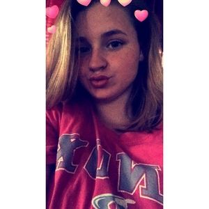 Meet your Posher, Alexis